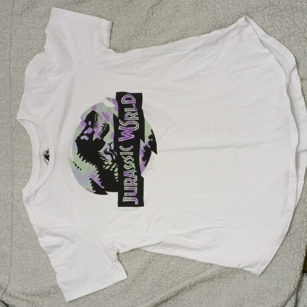 Jurassic world tee size xxl